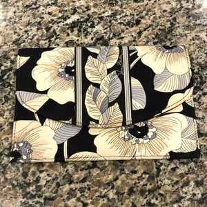 Vera Bradley Like New Coupon Organizer with Magnetic Clasp